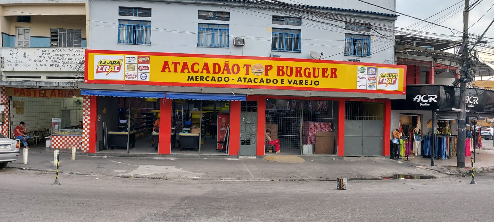 Foto da Fachada da Loja Atacadão TOP Burguer, unidade em Trindade